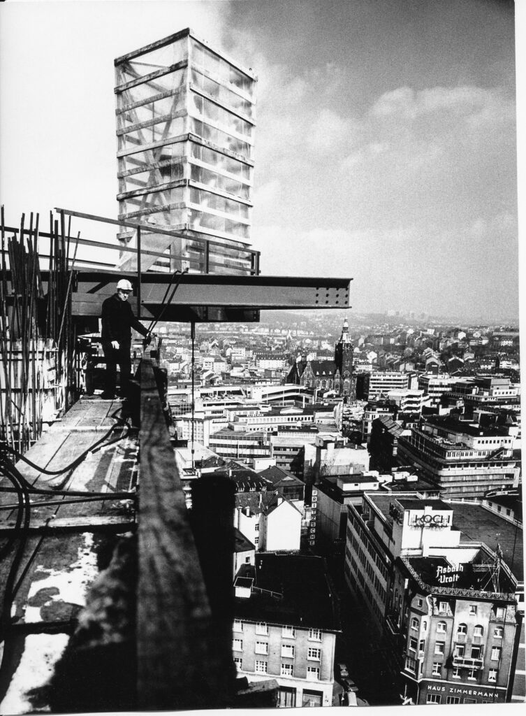 Bild vom Turmbau in den 70er Jahren 